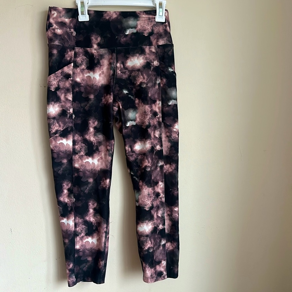 Floral Balance Collection Capri Leggings- Size Large